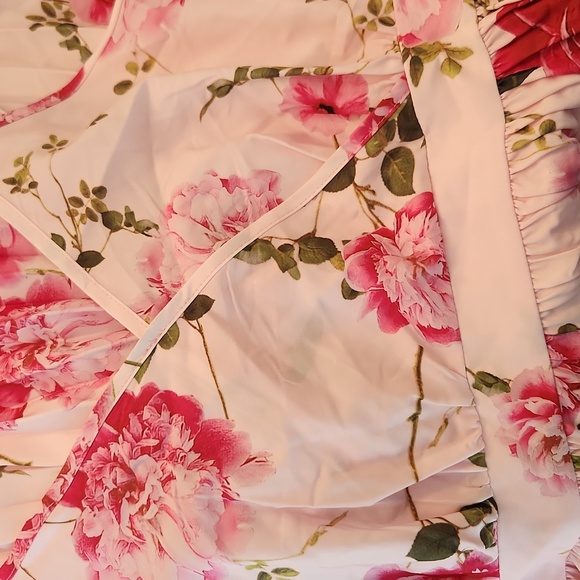 Pink Floral Pleated Bottom Dress. Beautiful Colors! Flowy.. - Picture 7 of 7